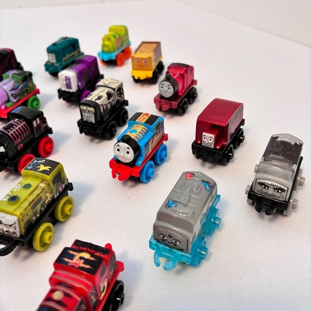 Fisher-Price Thomas & Friends Minis Toy Train 20 Pack Miniature Trains Unique